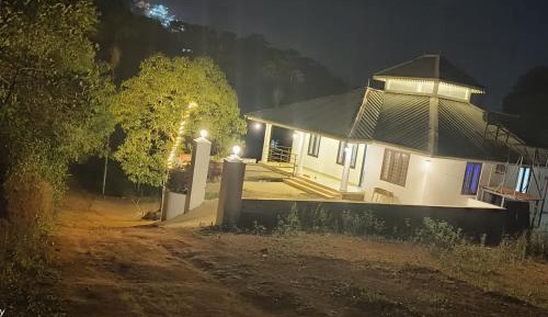 Three-Bedroom Holiday Home 