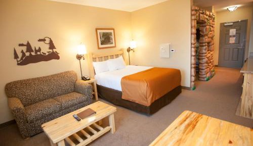 Wolf Pup Den Suite