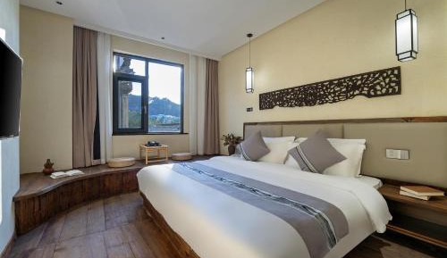 Standard Queen Room