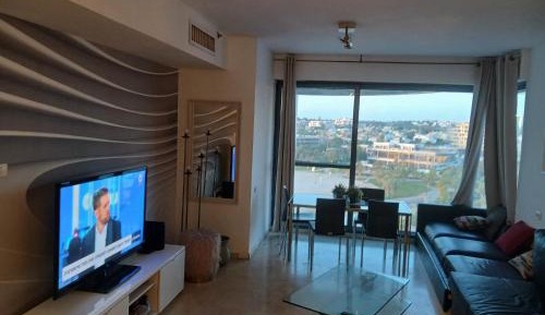 Apartment with Pool View 