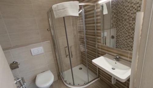 Twin Room with Private Bathroom