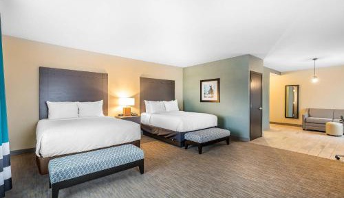Queen Suite with Two Queen Beds and Sofa Bed - Non-Smoking