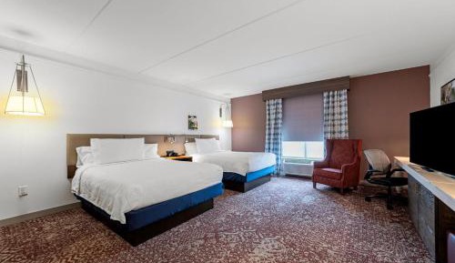 Queen Room with Two Queen Beds - Hearing Access