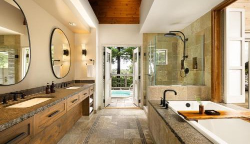 Suite with Hot Tub