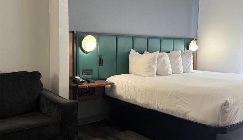 King Room with Sofa Bed - Non-Smoking