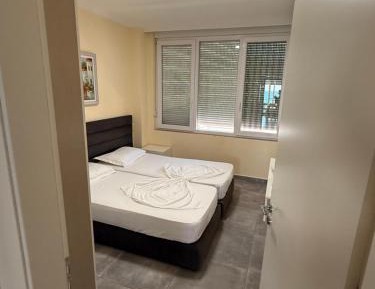 Deluxe One-Bedroom Apartment with Ocean View