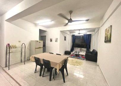 Three-Bedroom Apartment with Mountain View
