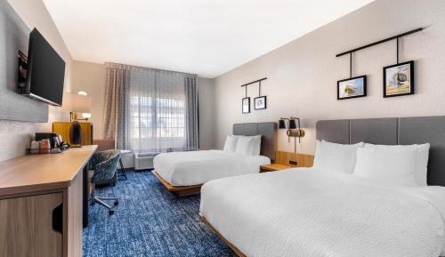 Quadruple Room with Two Queen Beds and Tub - Disability Access/Non Smoking