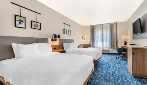 Quadruple Room with Two Queen Beds - Non Smoking