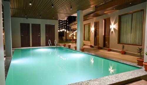Queen Room with Pool View