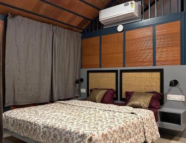 Deluxe Double Room (2 Adults + 1 Child)