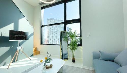 One-Bedroom Deluxe Apartment