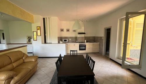 Two-Bedroom Deluxe Apartment with Balcony
