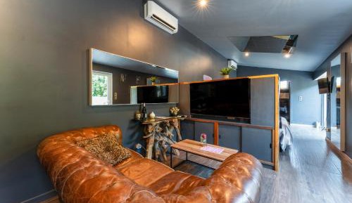 Superior One-Bedroom Apartment