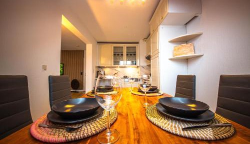 Three-Bedroom Apartment with Balcony