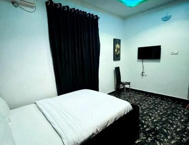 Three-Bedroom Deluxe Apartment