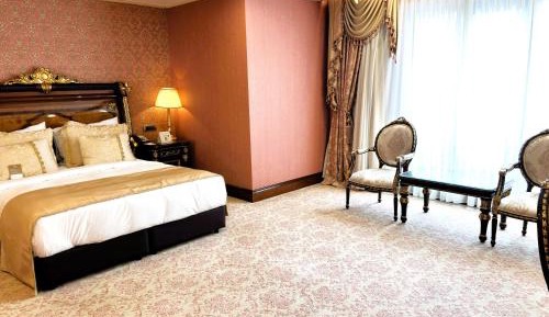 Suite with Hot Tub