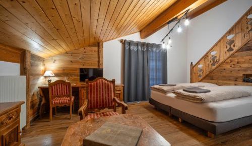 Chalet Junior Suite Family with Balcony and Mountain View
