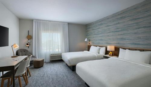 Studio Queen Room with City View - Hearing Accessible