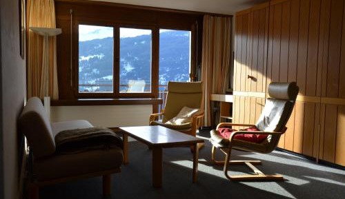 Apartment with Mountain View