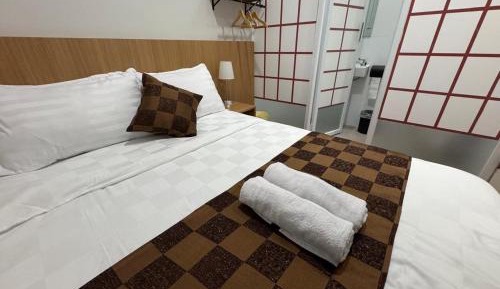 Standard Queen Room