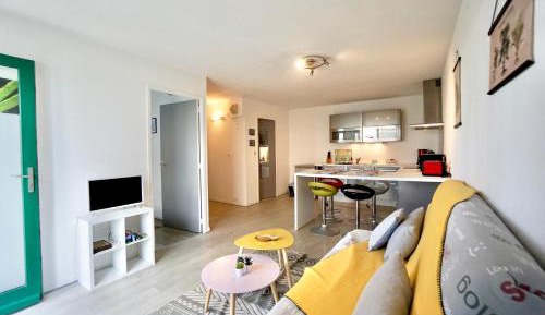 One-Bedroom Apartment - Sea Side