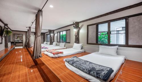Villa with Garden View