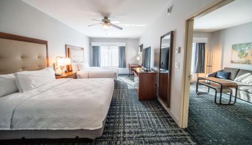 One-Bedroom Queen Suite with Two Queen Beds - Non-Smoking