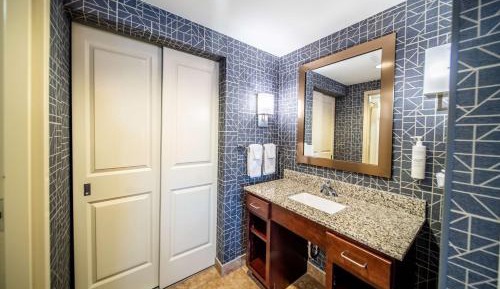 Queen Suite with Two Queen Beds - Hearing Access/Non-Smoking