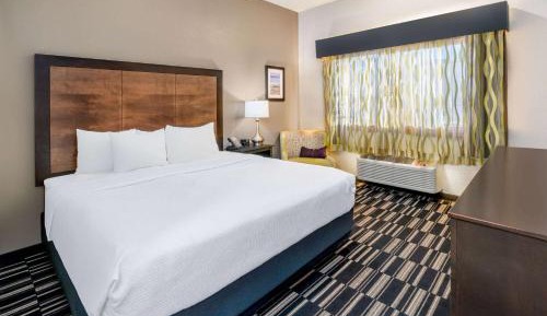 King Room with Walk-in Shower - Mobility Accessible/Non-Smoking