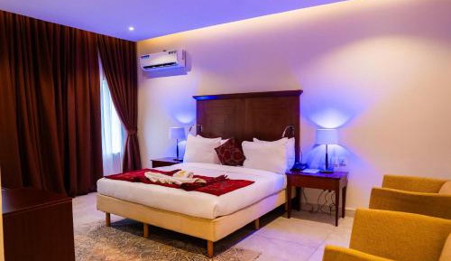 Deluxe King Suite