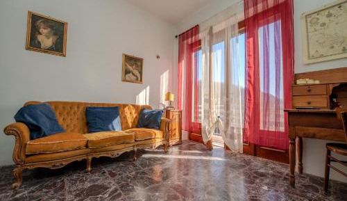Two-Bedroom Apartment with Mountain View