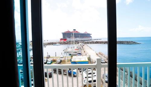 Superior Suite with Ocean View Balcony 
