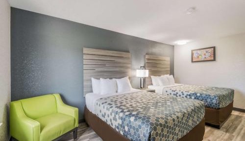 Queen Room with Two Queen Beds - Non-Smoking
