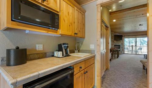King Suite with Spa Bath - Non-Pet Friendly