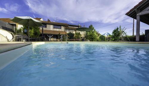 Three-Bedroom Deluxe Apartment