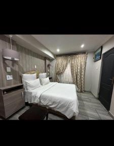 Deluxe King Suite