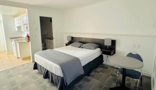 Standard Queen Room