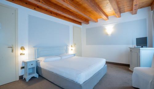 Superior Double Room with Canal View