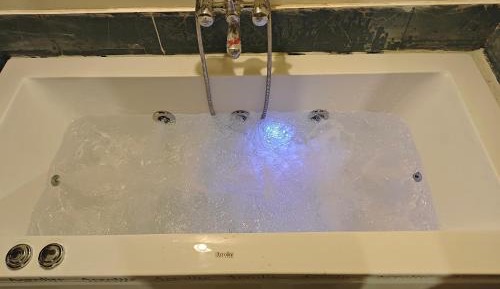 Queen Room with Spa Bath