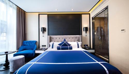 Deluxe Queen Room