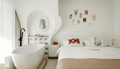 Queen Room with Balcony