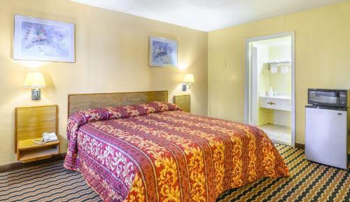 Superior King Room - Non-Smoking/Exterior Hall
