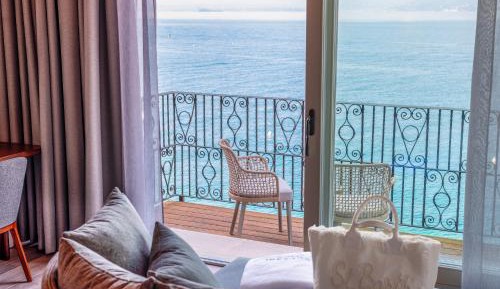Deluxe Junior Suite with Terrace and Lake View