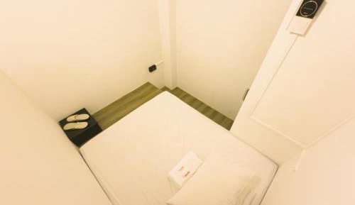 Queen Room with Shared Bathroom