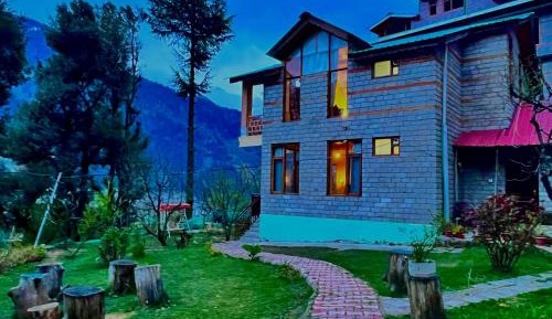 Four-Bedroom Holiday Home