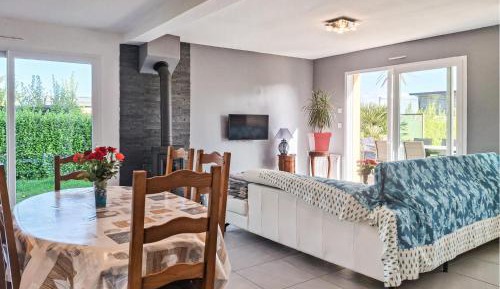 Three-Bedroom Holiday Home 