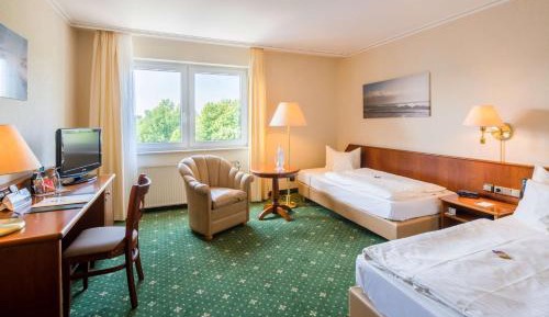Standard Double Room with Two Single Beds