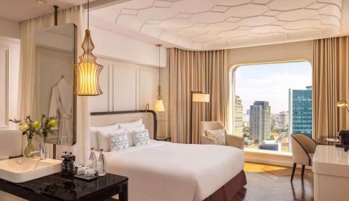 Sky Executive Deluxe Room, 1 King Size Bed, High Floor, Lounge Access.