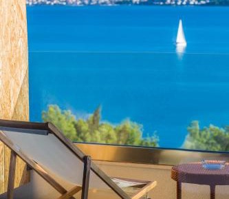 Deluxe Suite with Balcony and Sea View